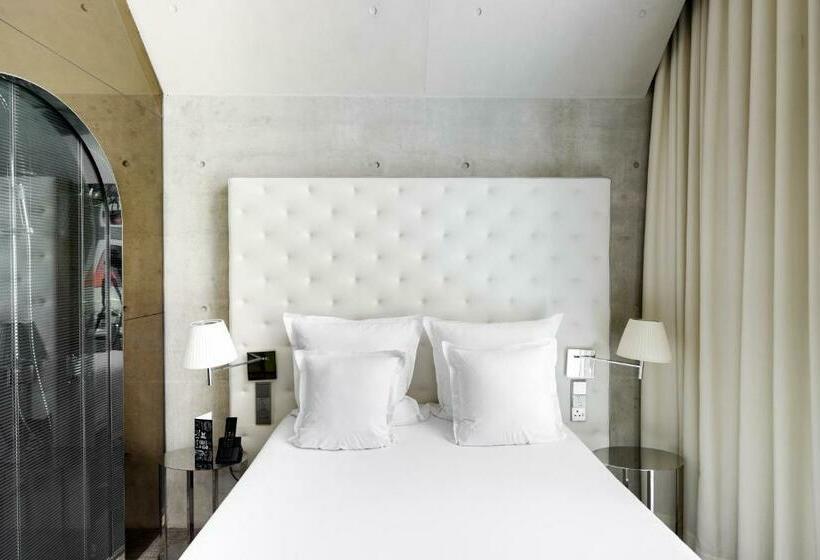 Bed in Shared Room, M Social Singapore