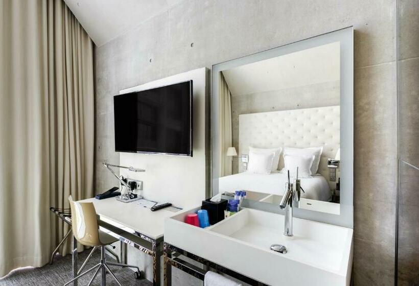 Bed in Shared Room, M Social Singapore