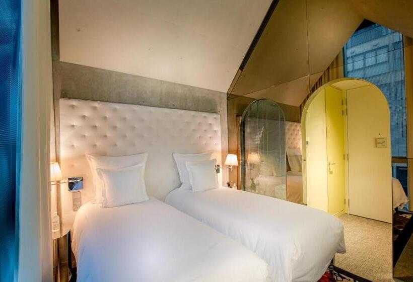 Bed in Shared Room, M Social Singapore