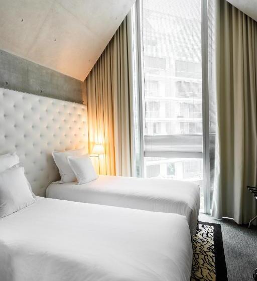 Bed in Shared Room, M Social Singapore