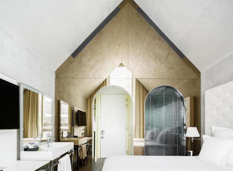 Bed in Shared Room, M Social Singapore