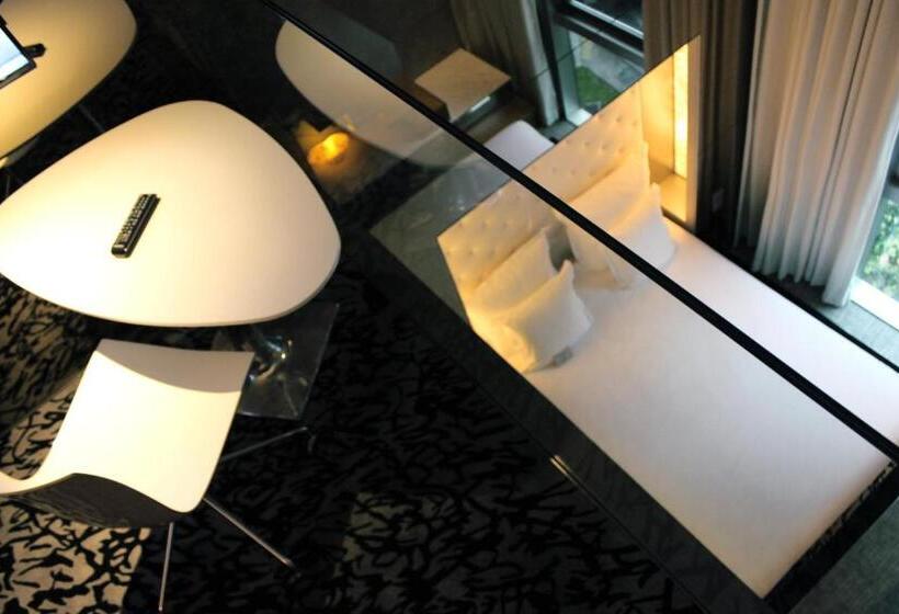 Standard Room with Terrace, M Social Singapore