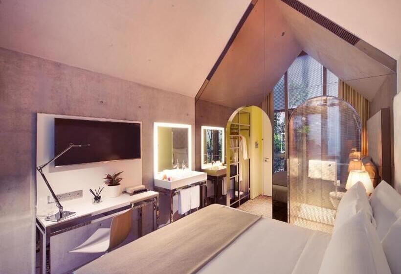 Bed in Shared Room, M Social Singapore