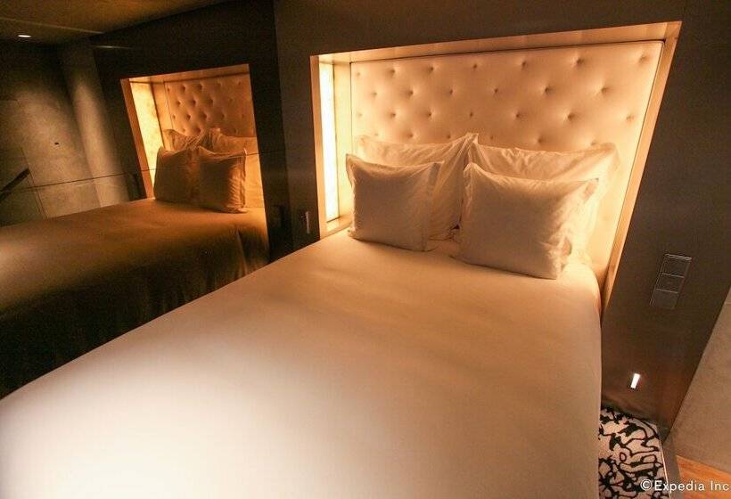 Bed in Shared Room, M Social Singapore
