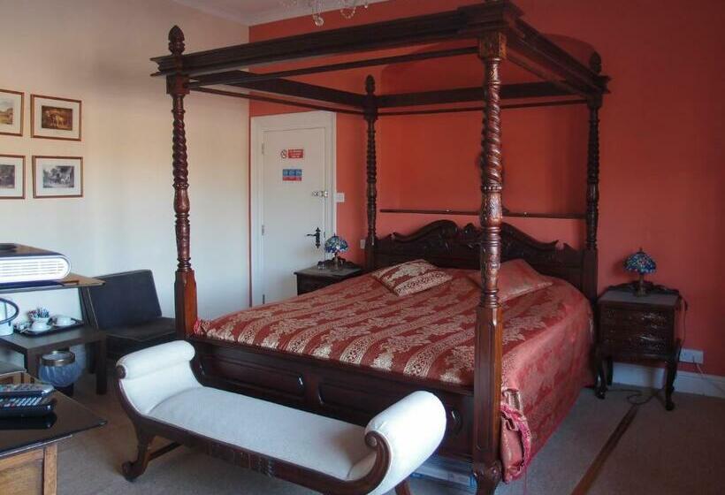 اتاق سوپریور با چشمانداز دریا, Royal Britannia