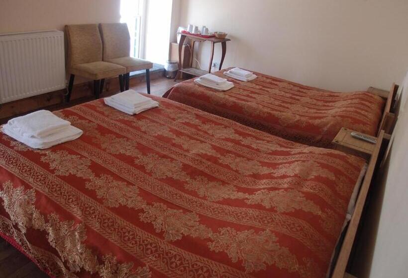 اتاق استاندارد چهار تخته, Royal Britannia