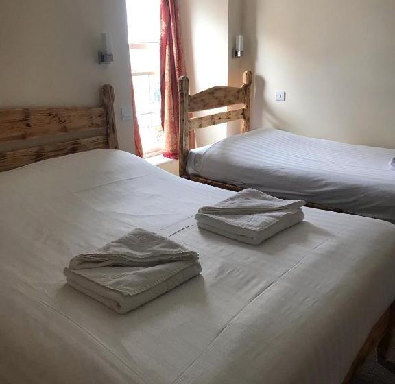 اتاق استاندارد با سرویس بهداشتی مشترک, Royal Britannia