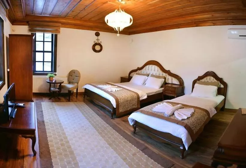 اتاق استاندارد سه نفره, Uluhan
