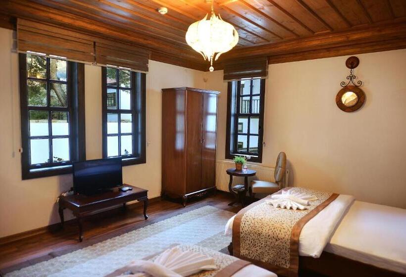 اتاق استاندارد سه نفره, Uluhan