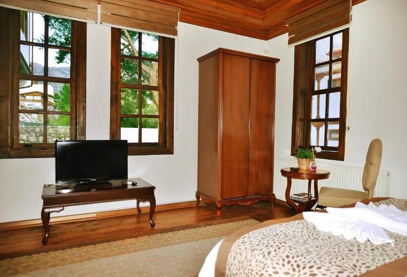 اتاق استاندارد سه نفره, Uluhan