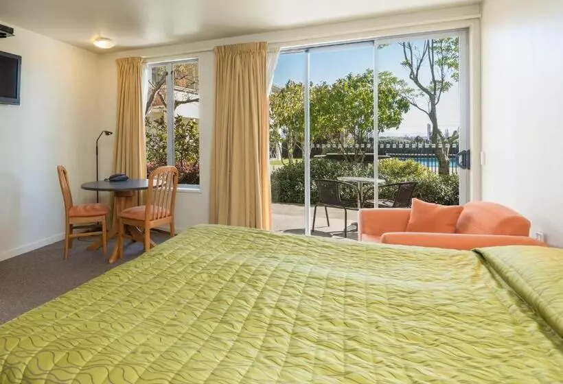 Standard-studio Sisäpuolella, Parkside Motel