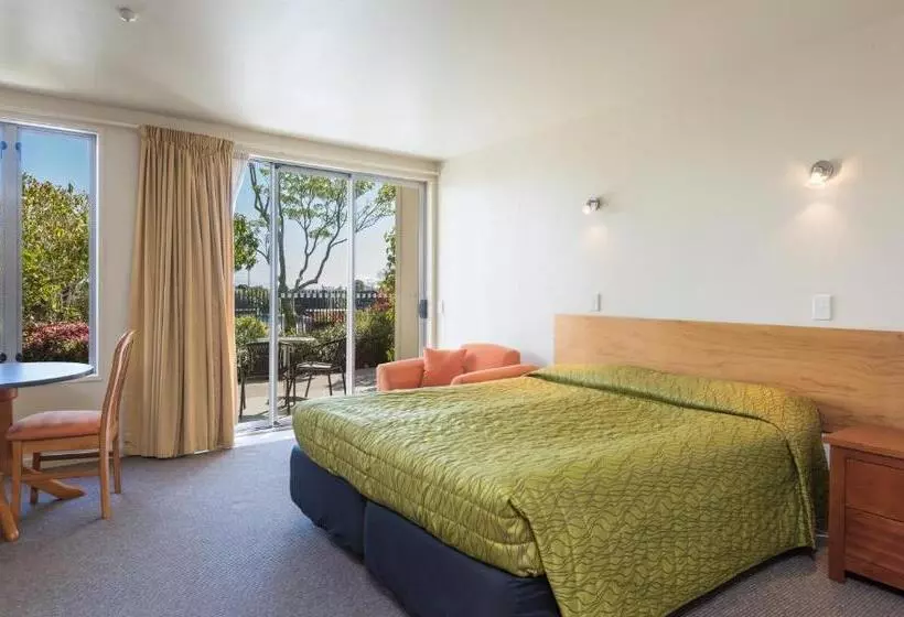 Standard-studio Sisäpuolella, Parkside Motel