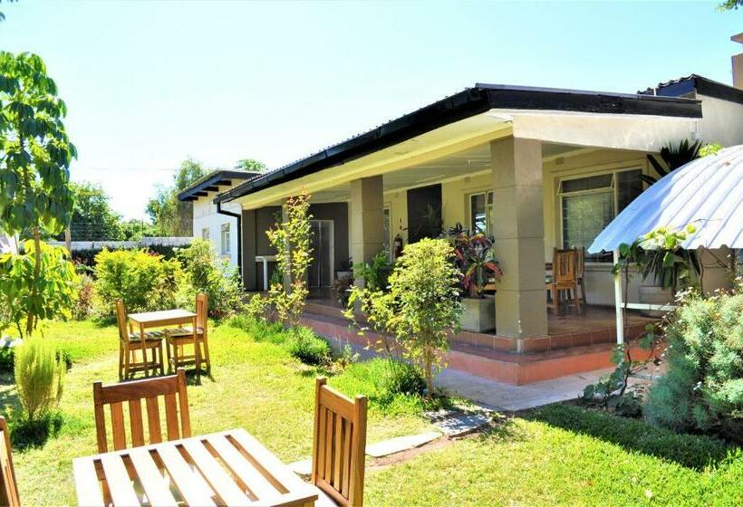 اتاق استاندارد با سرویس بهداشتی مشترک, Natwange Backpackers