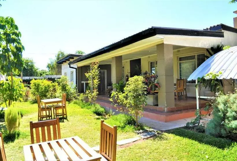 اتاق استاندارد سه تخته با سرویس بهداشتی مشترک, Natwange Backpackers