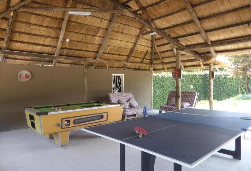 اتاق استاندارد سه تخته با سرویس بهداشتی مشترک, Natwange Backpackers