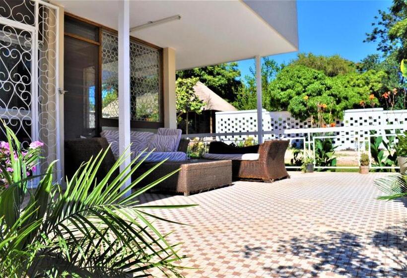 اتاق استاندارد سه تخته با سرویس بهداشتی مشترک, Natwange Backpackers