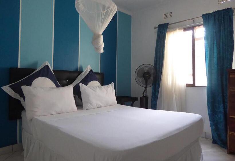 اتاق استاندارد با سرویس بهداشتی مشترک, Natwange Backpackers