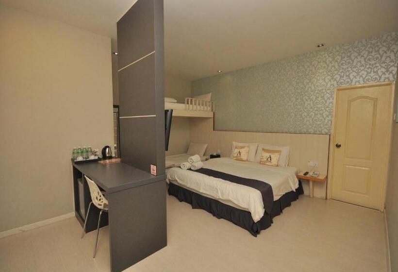 اتاق خانوادگی, Art Cottage Boutique