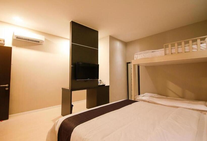 اتاق خانوادگی, Art Cottage Boutique