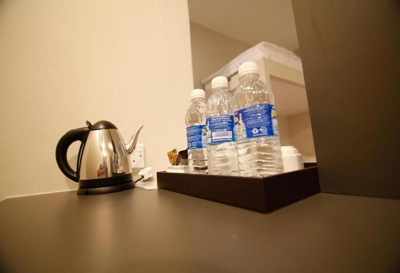 اتاق خانوادگی, Art Cottage Boutique