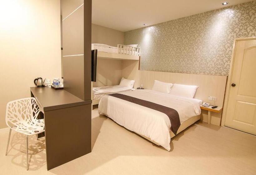 اتاق خانوادگی, Art Cottage Boutique