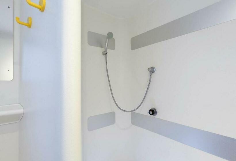 バスルーム共有のトリプルスタンダード, F1 Sens Nord