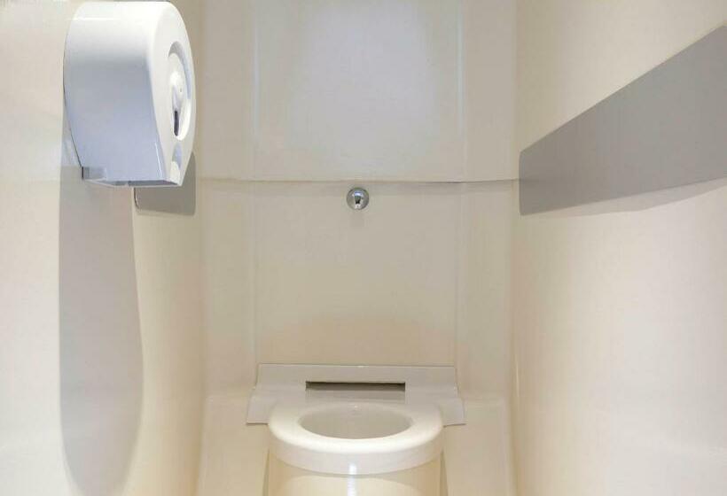 バスルーム共有のトリプルスタンダード, F1 Sens Nord