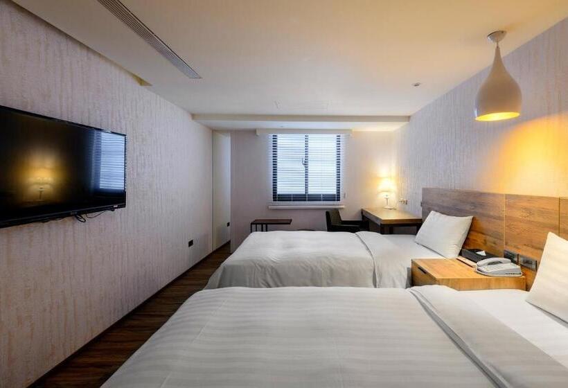 اتاق استاندارد سه نفره, Lan Kwai Fong Garden