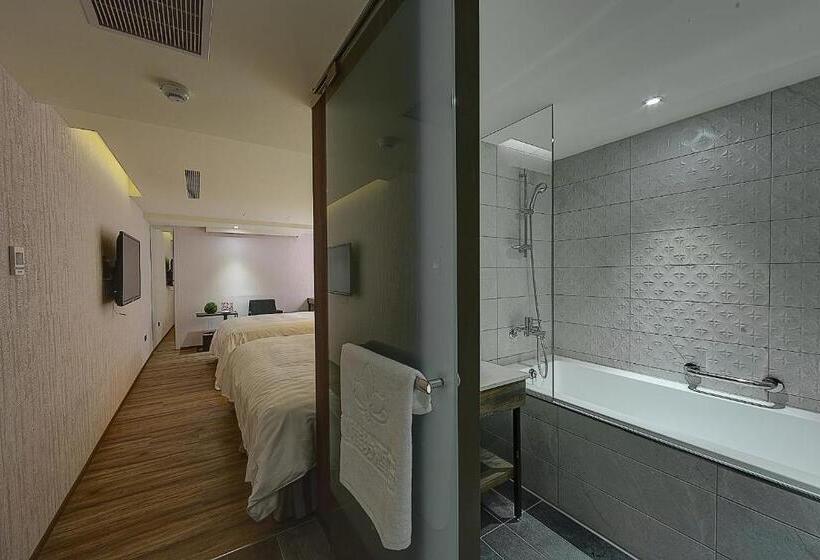 اتاق استاندارد سه نفره, Lan Kwai Fong Garden