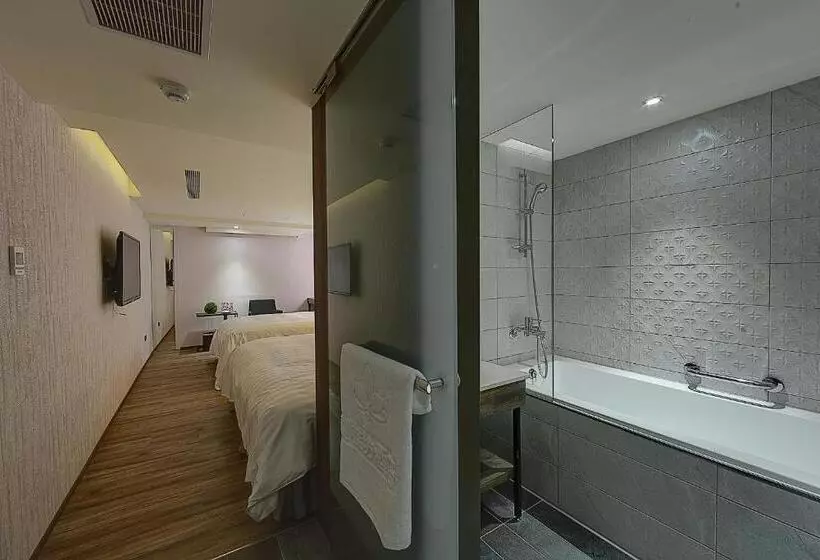 اتاق استاندارد سه نفره, Lan Kwai Fong Garden