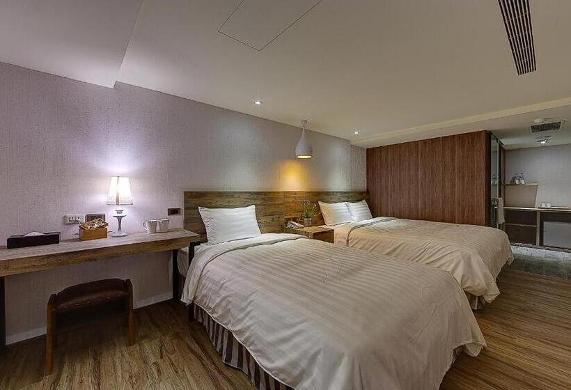 اتاق استاندارد سه نفره, Lan Kwai Fong Garden