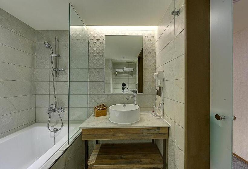 اتاق استاندارد چهار تخته, Lan Kwai Fong Garden