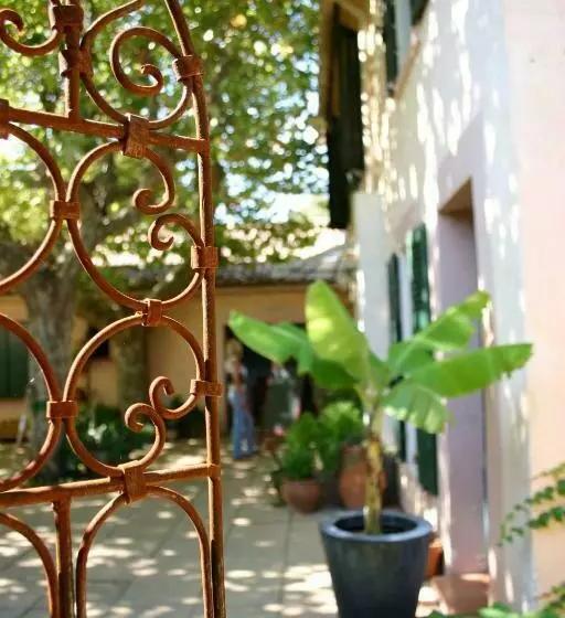 اتاق استاندارد سه نفره, Maison Bagatelle