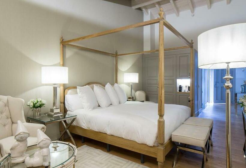 جناح جونيور مزوَّد بتراس, Puebloastur Eco Resort Hotel & Spa