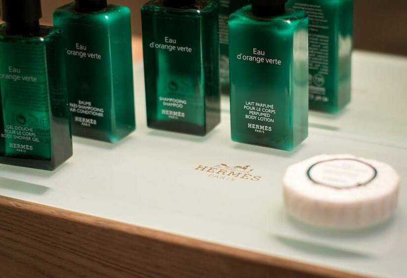 جناح جونيور مزوَّد بتراس, Puebloastur Eco Resort Hotel & Spa