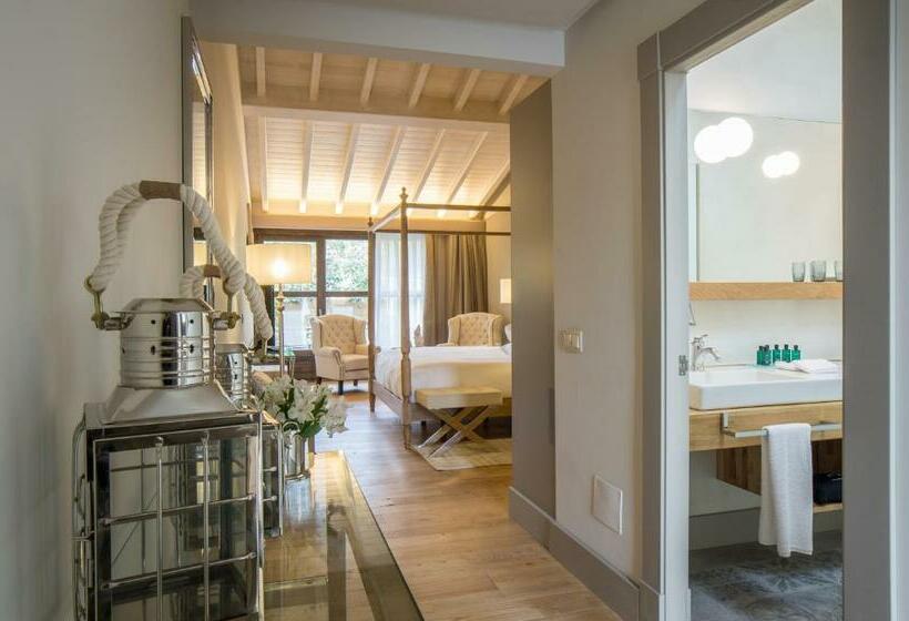 جناح جونيور مزوَّد بتراس, Puebloastur Eco Resort Hotel & Spa