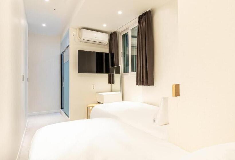 Quarto Economy, U Stay Myeongdong