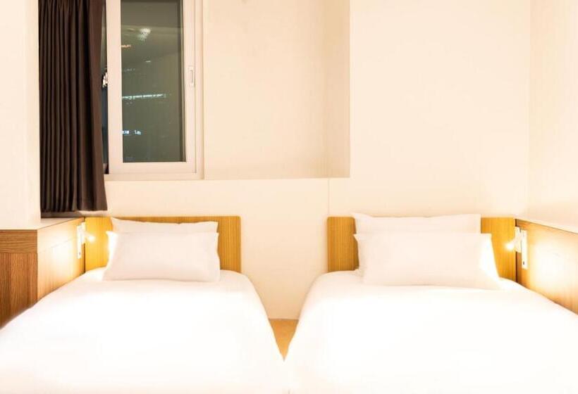 Quarto Estandar, U Stay Myeongdong