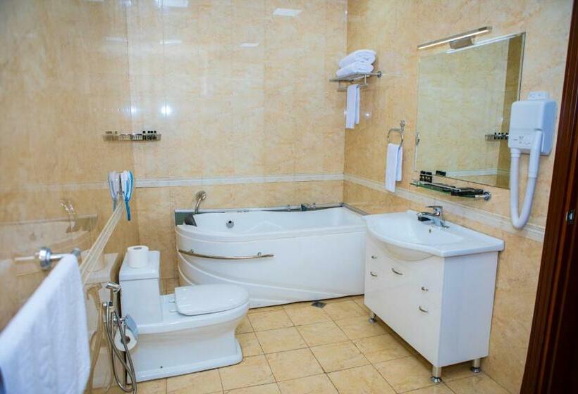 سوییت خانوادگی, Sheki Palace