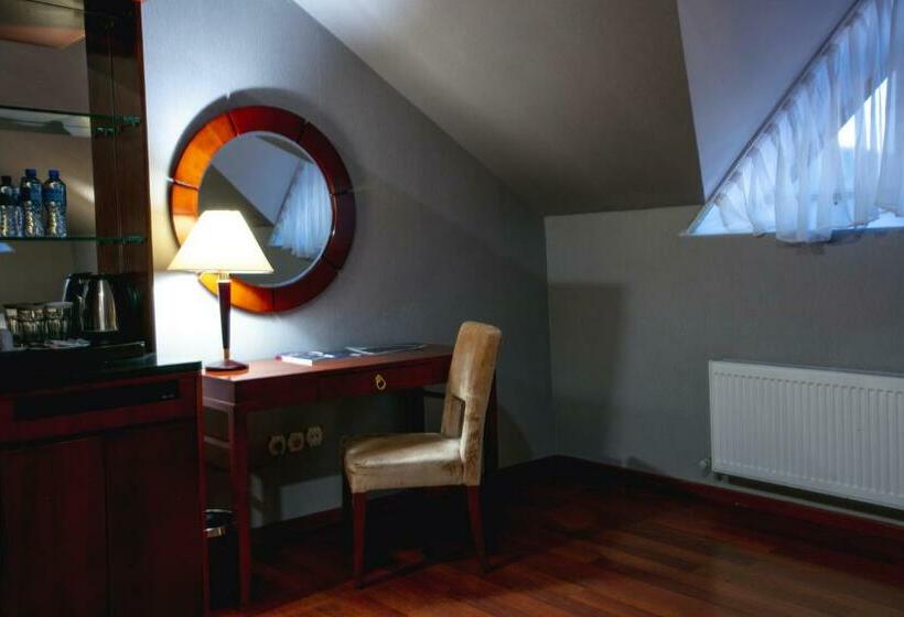 سوییت اجرایی, Sheki Palace