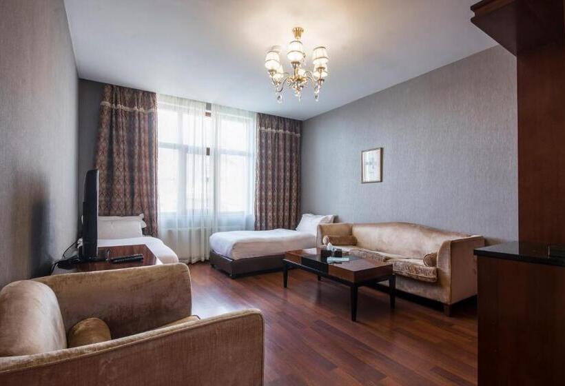 سوییت, Sheki Palace