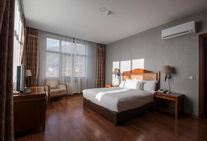 سوییت, Sheki Palace