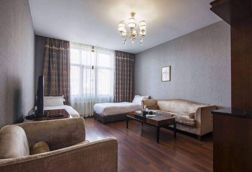 سوییت, Sheki Palace