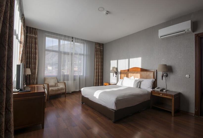 سوییت, Sheki Palace