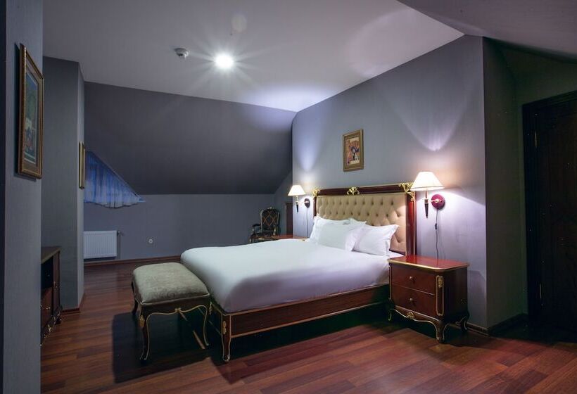 سوییت اجرایی, Sheki Palace