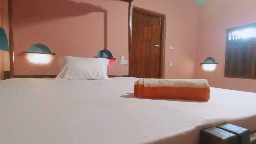 带大床的标准间, La Breeze