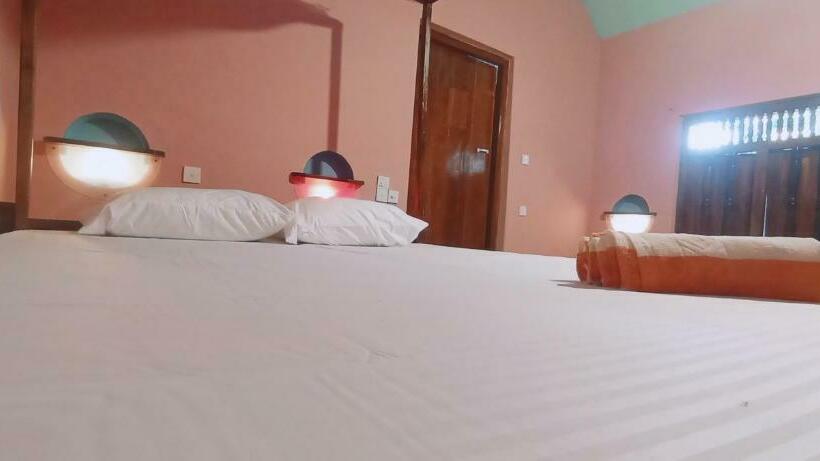 带大床的标准间, La Breeze