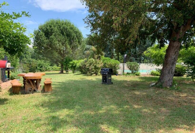 جناح جونيور عائلى, Domaine De Bellevue