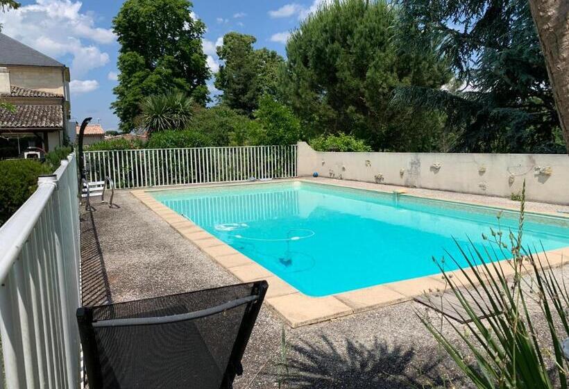 جناح جونيور عائلى, Domaine De Bellevue