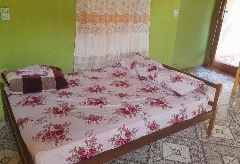 غرفة عائلية, Hostel Loli